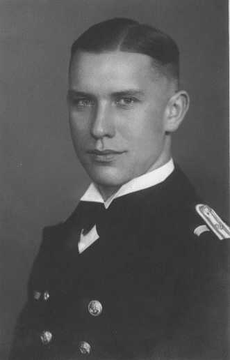 Leutnant (Ing.) Gerhard Stamer in August 1936.